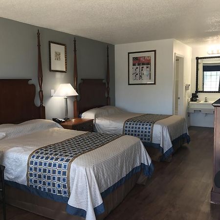 Americas Best Value Inn & Suites รัสเซลล์วิลล์ ภายนอก รูปภาพ