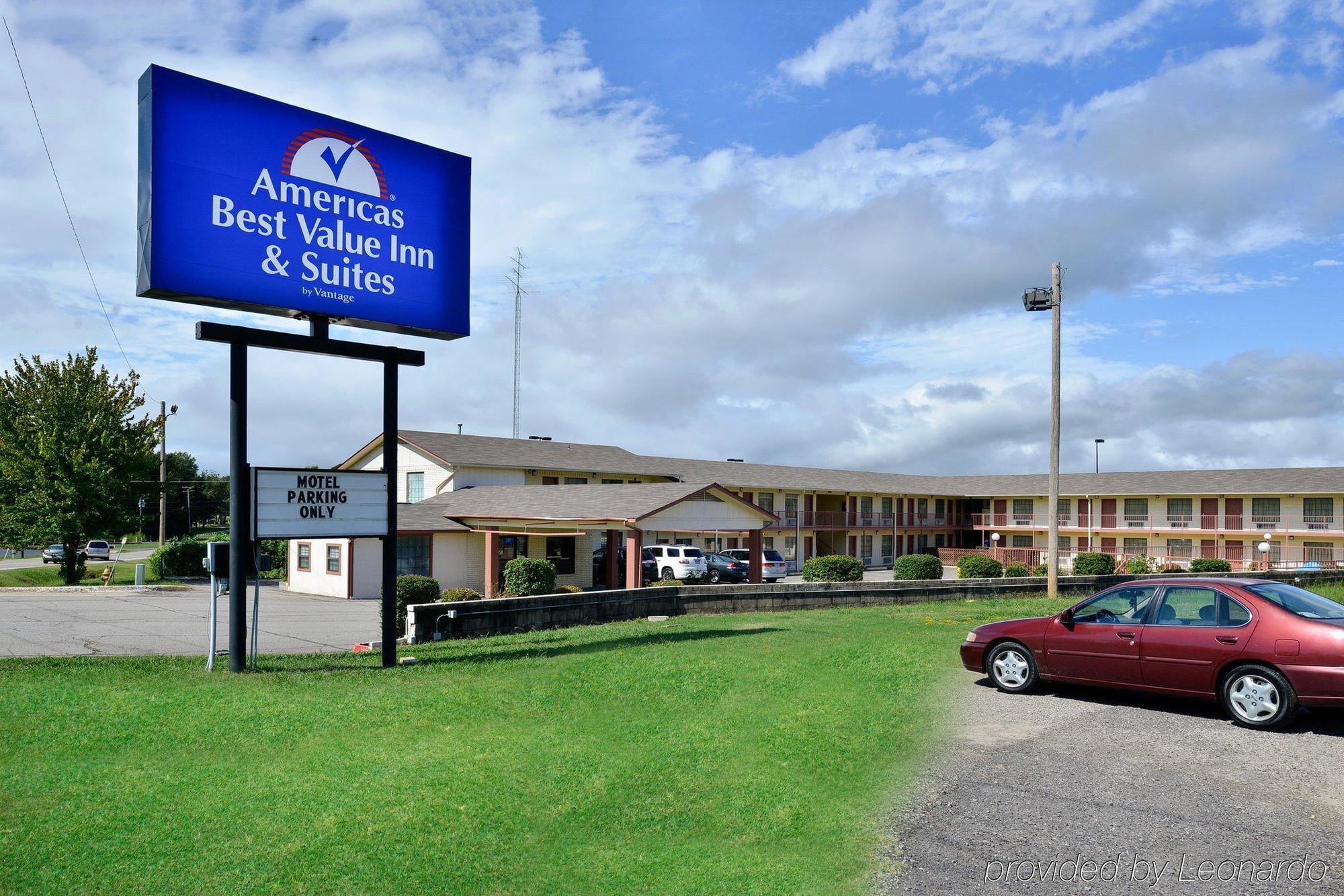 Americas Best Value Inn & Suites รัสเซลล์วิลล์ ภายนอก รูปภาพ