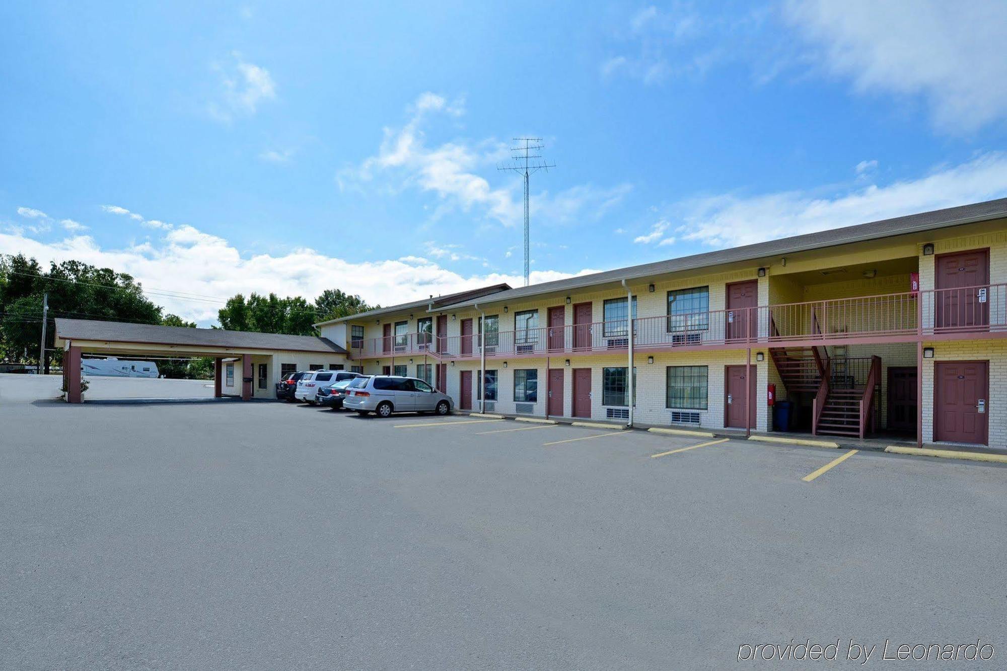 Americas Best Value Inn & Suites รัสเซลล์วิลล์ ภายนอก รูปภาพ